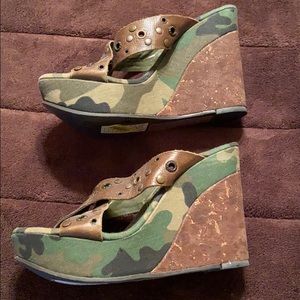 Camo platform slides